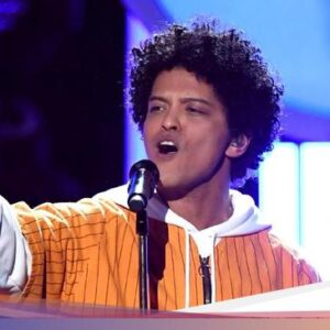 Lirik Lagu Calling All My Lovelies Bruno Mars dan Terjemahannya