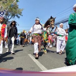 Karya Seni Kuda Kosong ‘Bius’ Penonton Di Helaran Kekayaan Budaya Dunia Cianjur