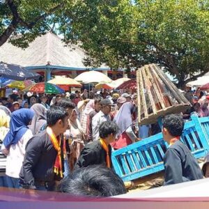 Antusias! Doa Belum Usai, Warga Serbu 2 Gunungan Grebeg Keraton Solo