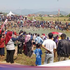 Menengok Keseruan Ngagogo Ikan Ke Lingkungan Pemkab Sumedang