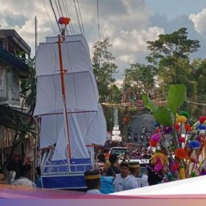 Arak-Arakan Bale Suji, Kearifan Lokal Kampung Angantiga Sambut Maulid Nabi