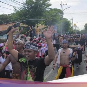 Kirab Sawunggaling Babat Suroboyo, Ribuan Orang Jalan Kaki Ke Balai Kota