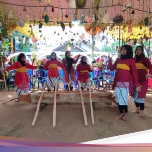 Mengenal Karyaseni Tutunggulan Ngangkring Khas Cariu Ciamis