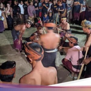 Malam Puncak Peresean Maulid Adat Bayan Karena Itu Tontonan Turis Asing