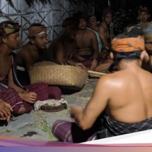 Kebiasaan Mulud Adat, Larangan Perempuan Masuk Masjid Kuno Bayan