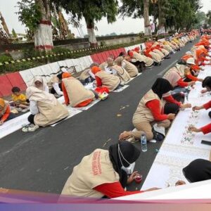 Mewarnai Batik Terpanjang Ke Kota Mojokerto Pecahkan Catatan MURI