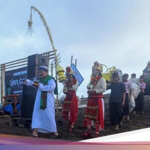 Melihat Rokat Bhumih, Kearifan Lokal Doakan Bumi Ke Kawah Wurung Bondowoso