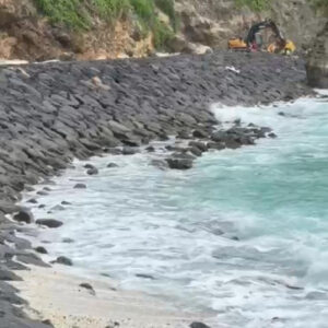 Proyek Seawall Uluwatu Terancam Molor