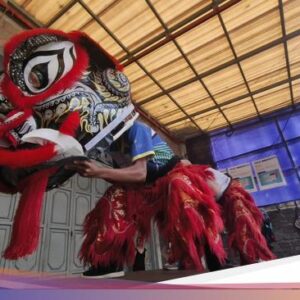 Semangat Bocah Bandung Ke Balik Barongsai Jelang Imlek 2025