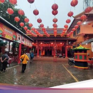 Melihat Kemeriahan Pasar Imlek Ke Kelenteng Hok Tik Bio Pati