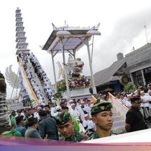 Bade Jero Gede Alitan Batur Digotong Ribuan Krama Untuk 10 Desa