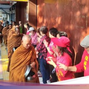 Mengenal Kearifan Lokal Pindapata Jelang Hari Raya Tri Suci Waisak