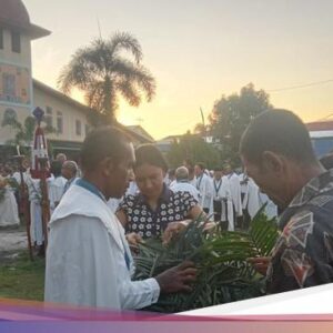 Sorak Hosana Warnai Misa Minggu Palma Di Flores Timur
