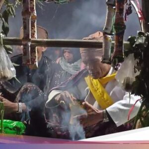 Suku Tengger Gelar Yadnya Kasada Sekaligus Kukuhkan 2 Dukun