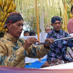 Nuansa Sakral Prosesi Jamasan Tombak Kiai Upas Di Tulungagung