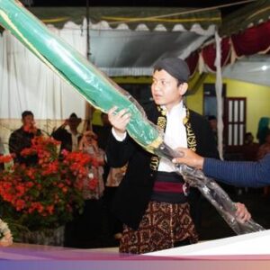 Jelang Hari Bersama Sebab Itu, Pusaka Trenggalek Dikirab Hingga Kamulan dan Karangrejo
