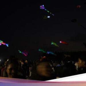 Gemerlap Layangan Kreasi Di Langit Malam Pantai Mertasari