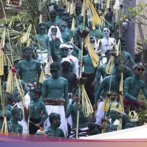 4 Kebiasaan Unik yang Hanya Ada Ke Pulau Bali, Ada Bukakak-Ngerebeg