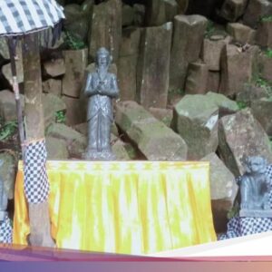 Pura Batur Gangsian, Tempat Ibadah Hindu Bersama Batu-batu Magis Ke Bali