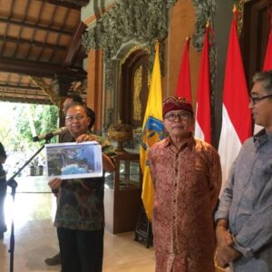 Koster; Bongkar ‘Lift Kaca’ Nusa Penida!