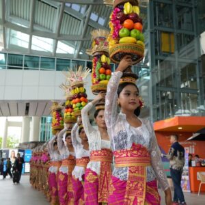 Penjor, Gebogan, Hingga Barong Bangkung Ditampilkan Di Bandara Ngurah Rai