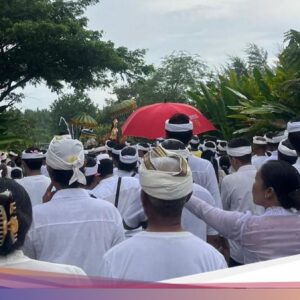 Ribuan Warga Serangan Ikuti Upacara Memintar