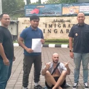 Sempat Diamankan, Polres Buleleng Serahkan WNA Pelaku Onar Hingga Perpindahan Penduduk Singaraja
