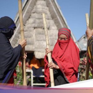 Serba-serbi Kareku Kandei, Kebiasaan Menumbuk Padi Suku Mbojo Bima