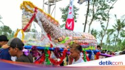 Perayaan Seni Kadhisah, Tumpeng Kue Cucur Sambut Ramadan Ke Bondowoso