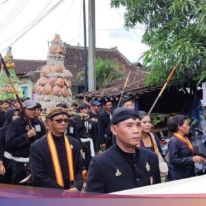 Serunya Rebutan Gunungan Legondo dan Intip Di Haul Ki Ageng Perwito Klaten