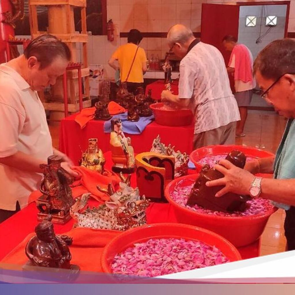 Kearifan Lokal Kimsin Warnai Persiapan Imlek Ke Kelenteng Hok Tek Bio Ciamis