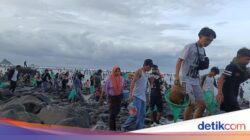 Tangkapan Sedikit, Dispar Akui Puncak Bau Nyale 2026 Meleset