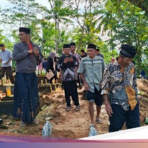 Melihat Kearifan Lokal Ziarah Kubur Massal ala Warga Wonoanti Pacitan
