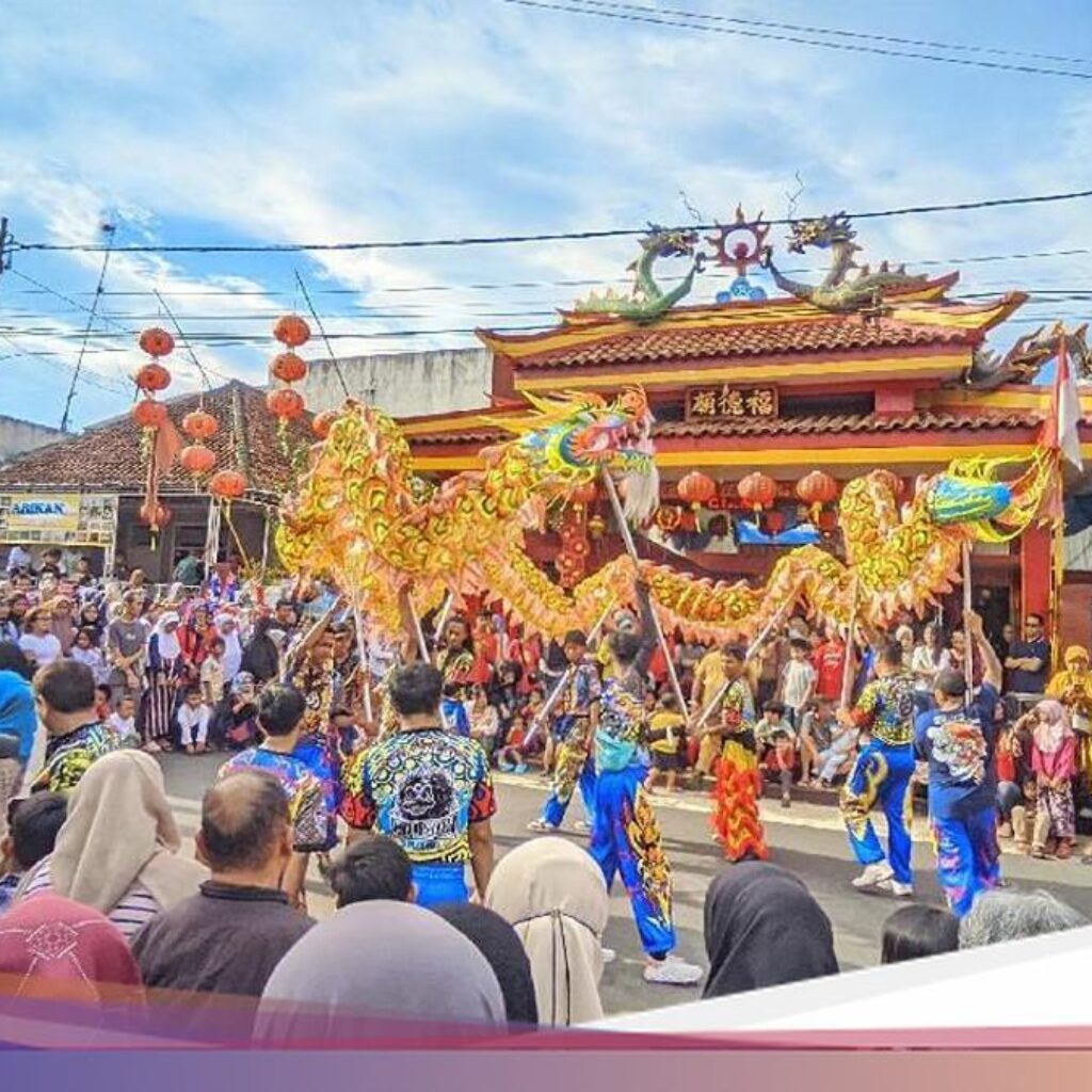 Harmoni Cap Go Meh Di Ciamis, Barongsai Hibur Warga yang Berpuasa