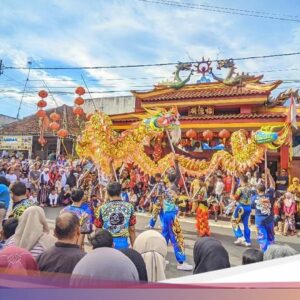 Harmoni Cap Go Meh Di Ciamis, Barongsai Hibur Warga yang Berpuasa