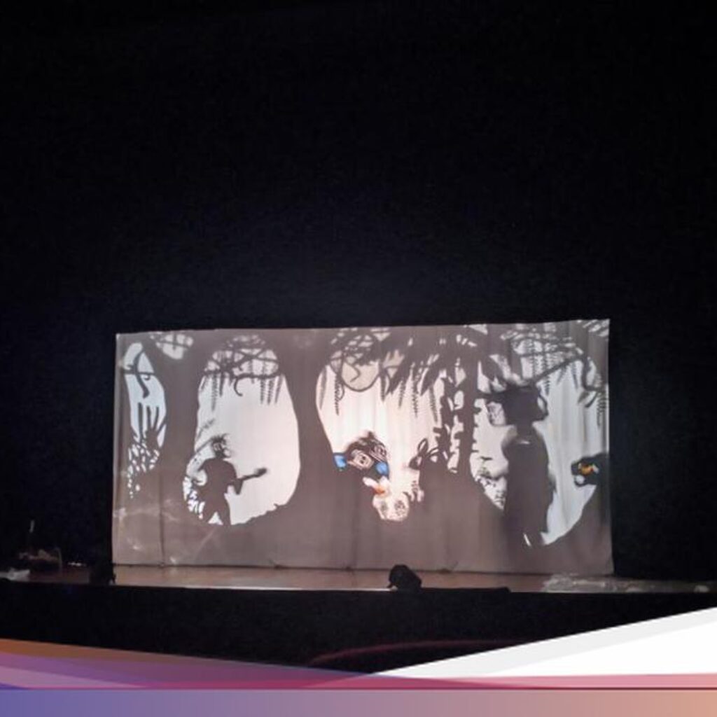 Legenda Lutung Kasarung Bersinar Di Pertunjukan Teater Bayangan