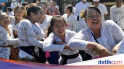 Serunya Mbed-Mbedan, Adu Otot Remaja Usai Nyepi Di Badung