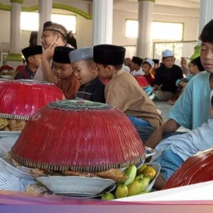 Kearifan Lokal Unik Lebaran Topat Anak-anak Ke Lombok Timur