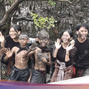 Mebuung-buugan, Kebiasaan Penyucian Diri Pakai Lumpur Hingga Desa Adat Kedonganan