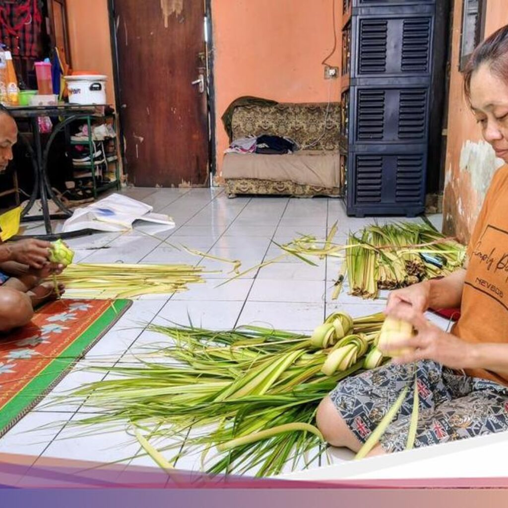 Ketupat dan Warisan yang Tak Pernah Putus Di Kampung Babakan Ciparay