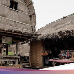 Mengapa Kelompok Desa Sade Rutin Mengepel Lantai Rumah Pakai Kotoran Sapi?