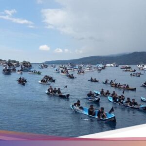 Terik Tak Halangi Umat, Doa Rosario Iringi Prosesi Laut Semana Santa