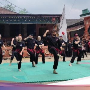 Belasan Pesilat Asal Italia Unjuk Jurus Ke Kota Sukabumi