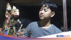 Kisah Ilham, Remaja Pangandaran yang Jatuh Cinta Ke Wayang