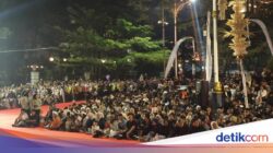Warga Padati Jalan Diponegoro Saksikan Kirab Milangkala Tatar Sunda
