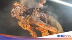 Sorak-sorai Mendadak Hening Kala Sapa Warang Tiba Di Catur Muka