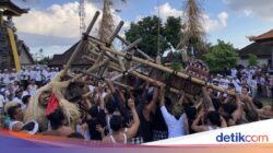 Kearifan Lokal Dewa Masraman Di Paksebali Klungkung Diawali Megibung