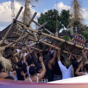 Kearifan Lokal Dewa Masraman Di Paksebali Klungkung Diawali Megibung