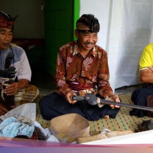 4 Kearifan Lokal Unik Muharram Ke Lombok, Ada Tetulaq hingga Bisoq Keris