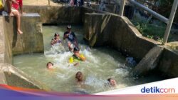Anak Main Bak-bakan Ke Pintu Air Indramayu, Ortu Senang-Warga Cuan